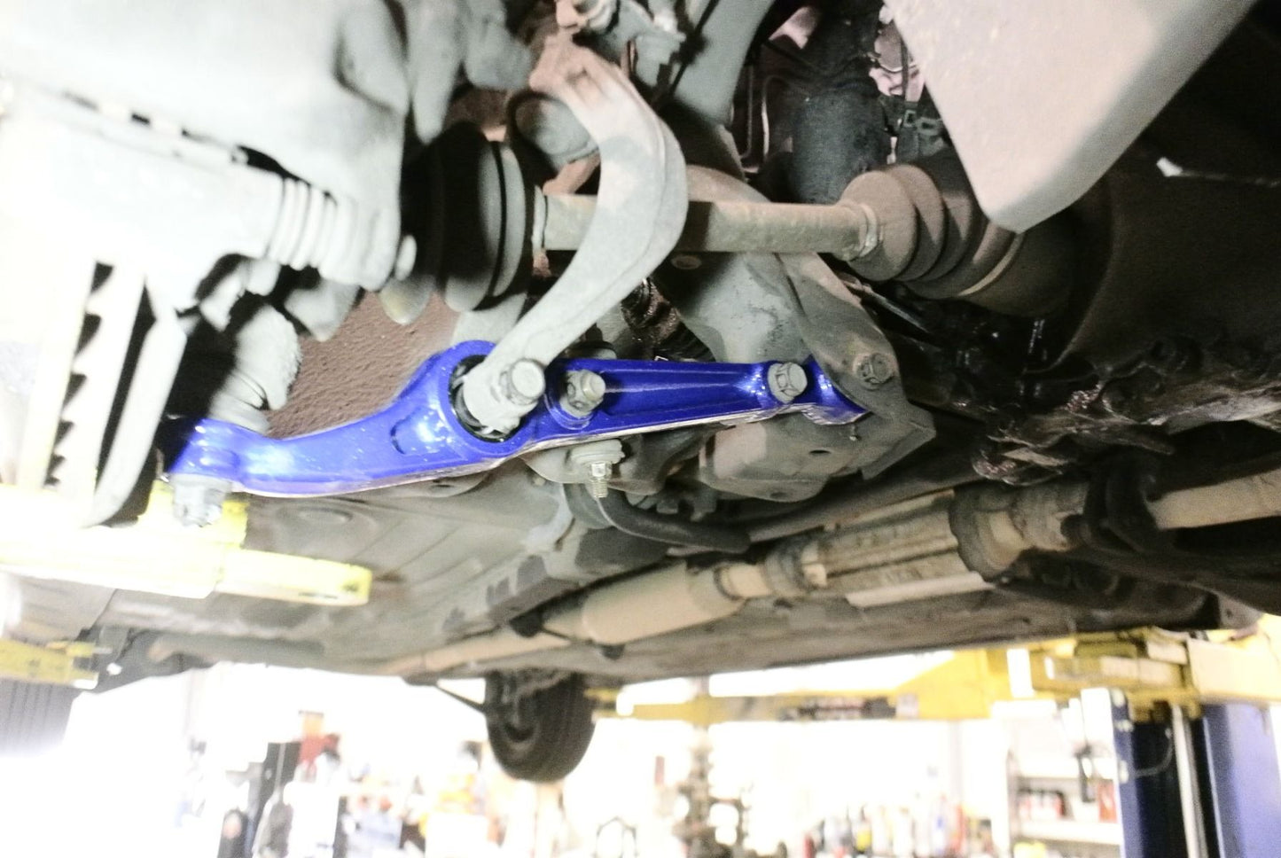 MEGAN RACING FRONT LOWER CONTROL ARMS: ACURA/HONDA CIVIC 92-95/INTEGRA 94-01 (SPHERICAL)