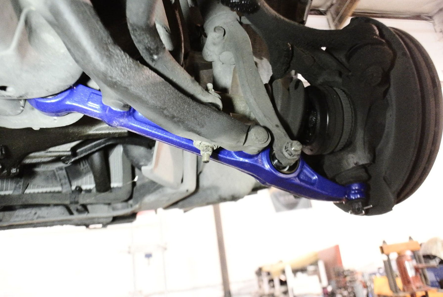 MEGAN RACING FRONT LOWER CONTROL ARMS: ACURA/HONDA CIVIC 92-95/INTEGRA 94-01 (SPHERICAL)