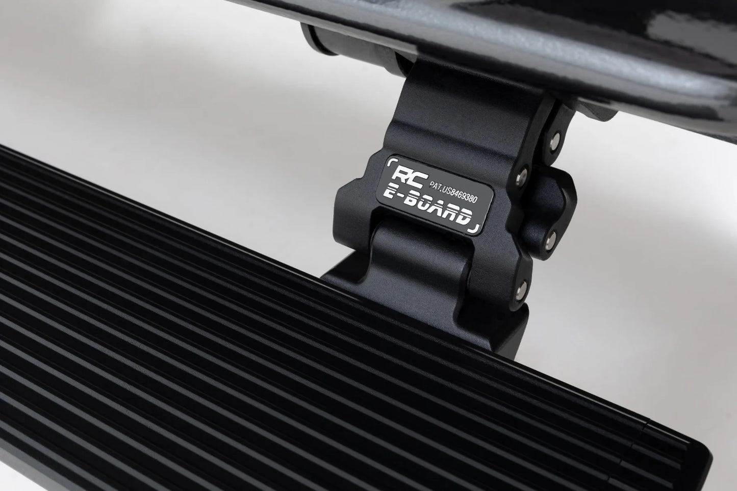 ROUGH COUNTRY POWER RUNNING BOARDS: TOYOTA TACOMA 05-23 (CREW CRAB)