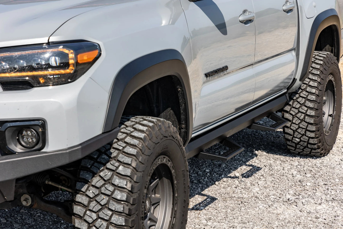 ROUGH COUNTRY SRL2 ALUMINUM STEP: TOYOTA TACOMA 05-23 (CREW CRAB)